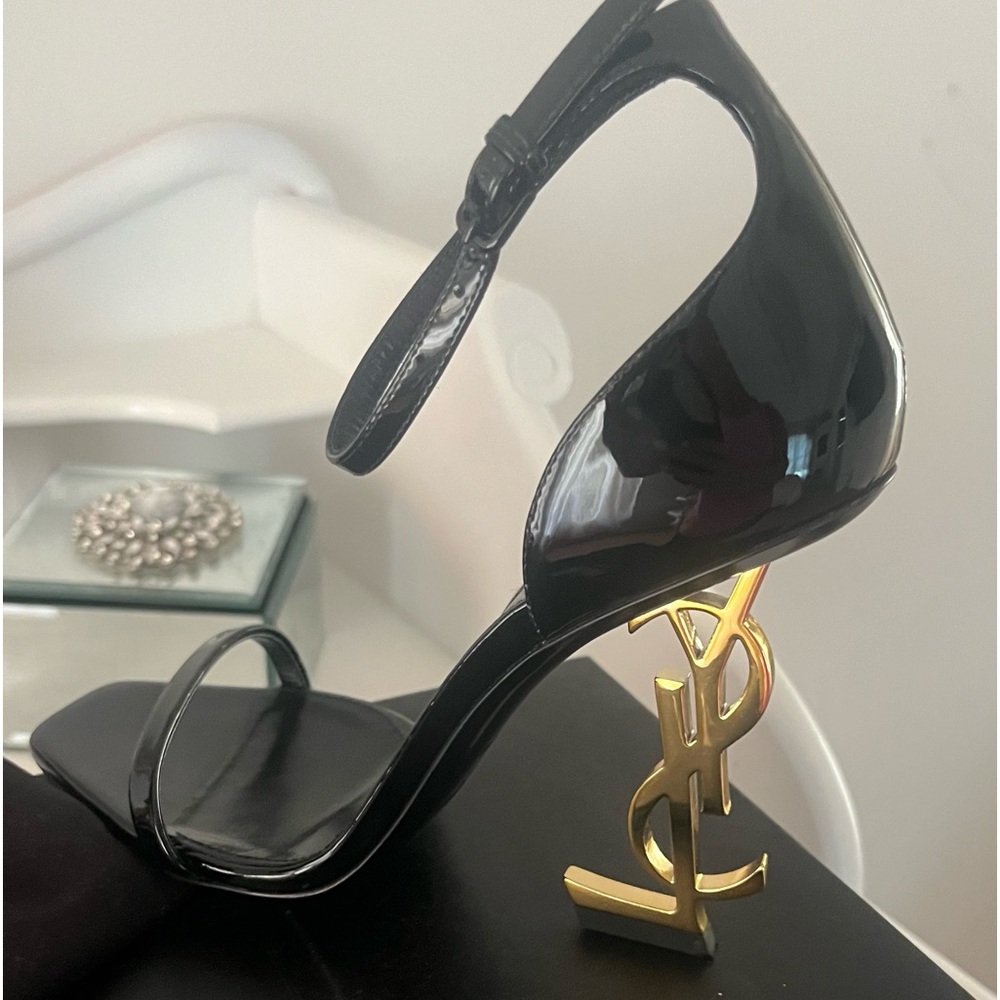 YSL authentic size 6. 1/2